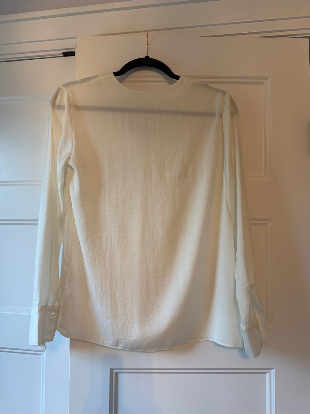 Banana Republic Factory Women’s White V-Neck Blouse - Picture 4 of 6